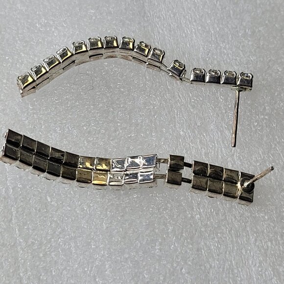 Elegant Rhinestone Earring for the Minimalist - Picture 6 of 9